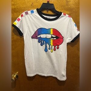 On fire colorful lips white short sleeve tshirt juniors dripping lips size large